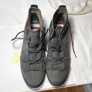 Sorel boots women’s 9. Good condition.